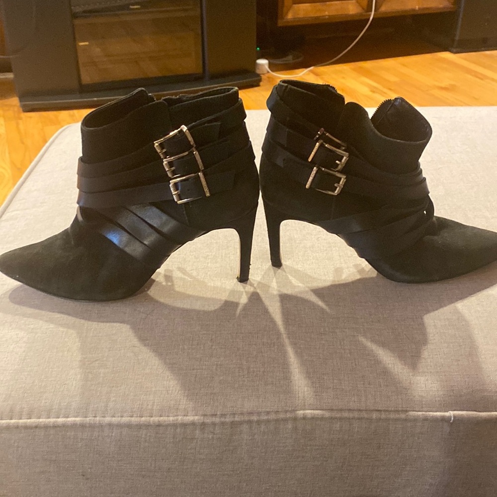 a BCBG leather bootie size 6